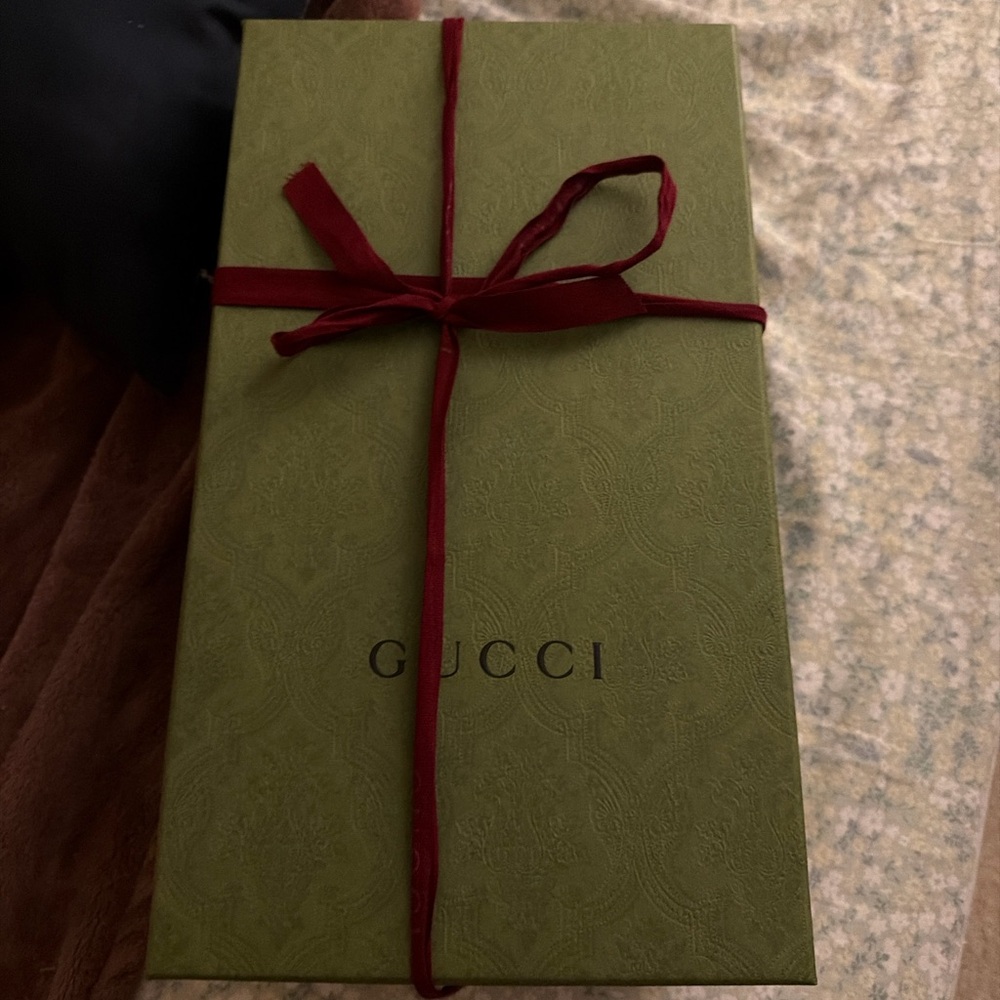 Gucci Women's Cream Sneakers with Pink Logo - Picture 7 of 8